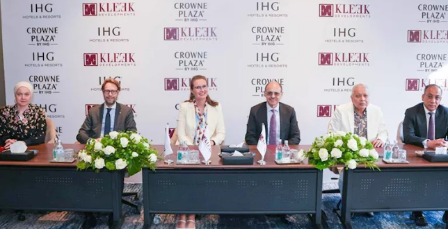 «كلييك للتطوير» تُوقع اتفاقية مع «IHG» لإدارة فندق «كراون بلازا» بالتجمع السادس
