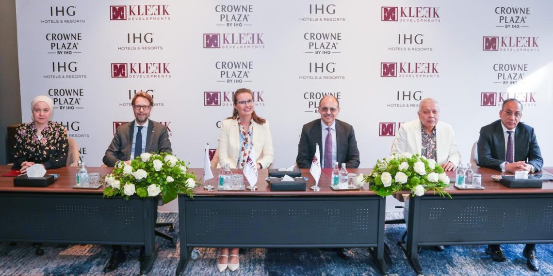 «كلييك للتطوير» توقع اتفاقية مع «IHG» لإدارة فندق كراون بلازا القاهرة الجديدة
